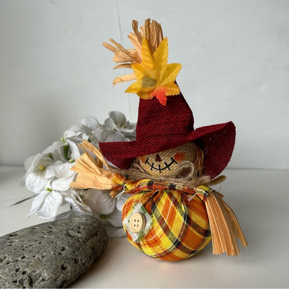 Scarecrow, shelf sitter, Thanksgiving decor - Picture 3 of 8